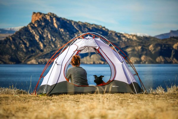 Comment préparer un itinéraire de camping pour découvrir les plages les plus isolées?