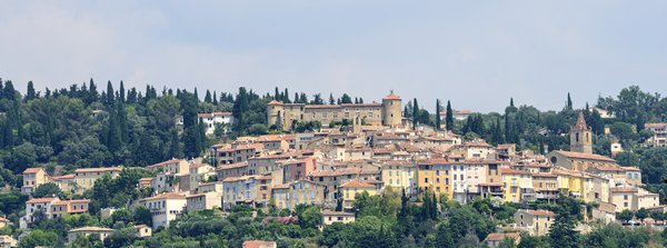 Comment choisir une maison en Provence avec des cours de photographie et des visites de marchés?